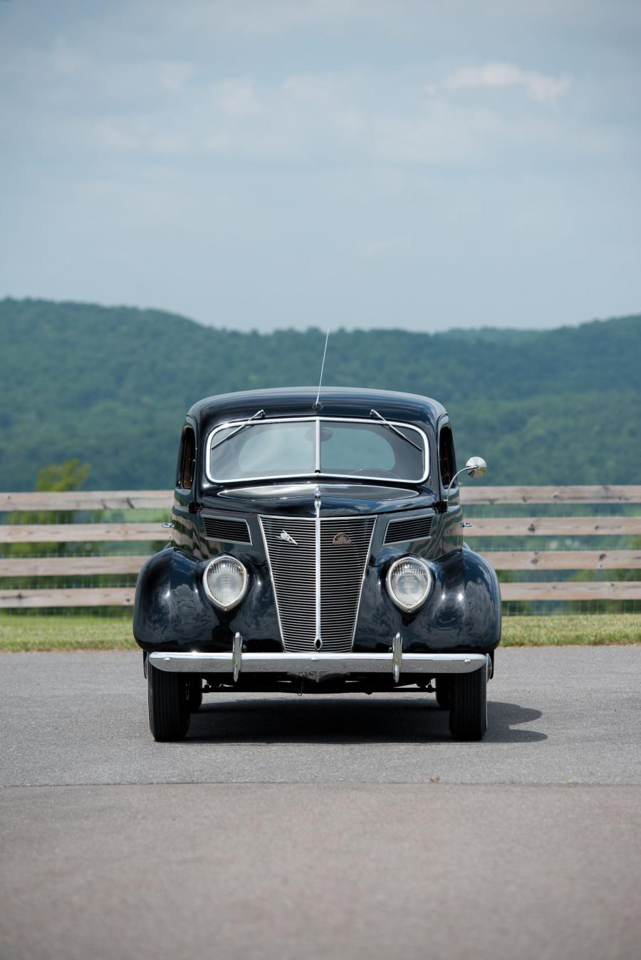  Ford V8 Deluxe Coupe 1937 года  (фото 5 из 7)